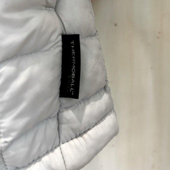 The North Face girls or boys sz M jacket.Perfect condition, worn a couple times. - Picture 7 of 13